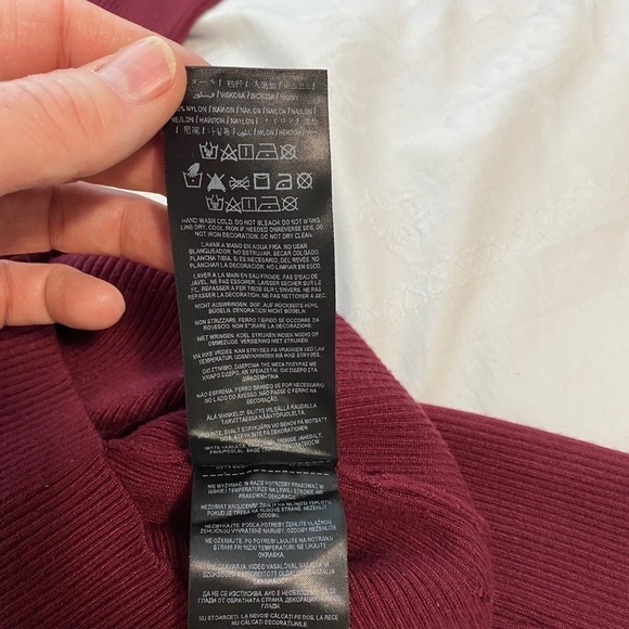 Guess Long Sleeve Women's Crossover Open Shoulder Burgundy Sweater Size Large - Picture 6 of 10